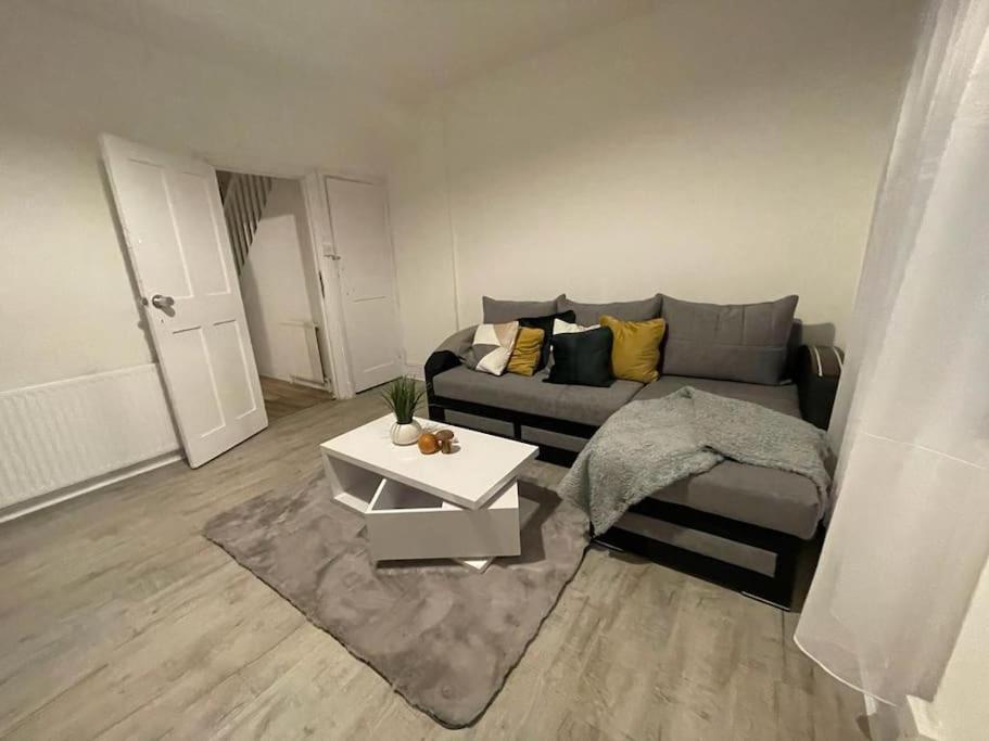 Beautiful 2 Bedroom On Tower Bridge Londres Extérieur photo