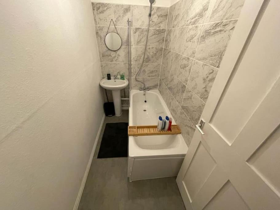 Beautiful 2 Bedroom On Tower Bridge Londres Extérieur photo